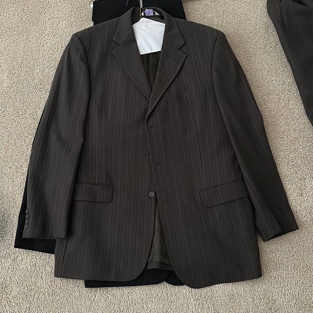 Worn 2x Pronto Uomo suit in great condition